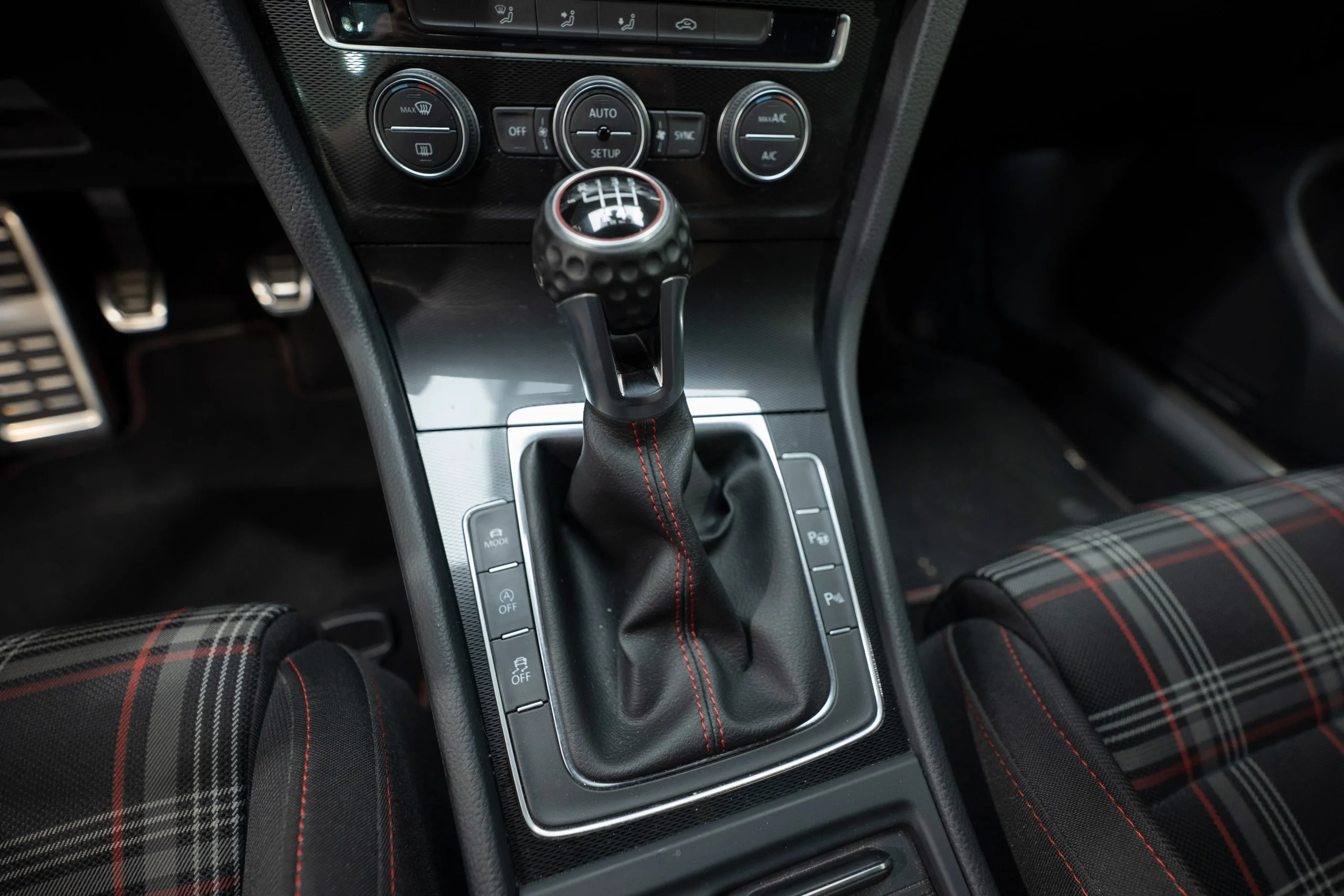 golf_gti-25